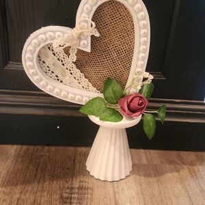 Elegant Heart-Shaped Home Accent with Rose